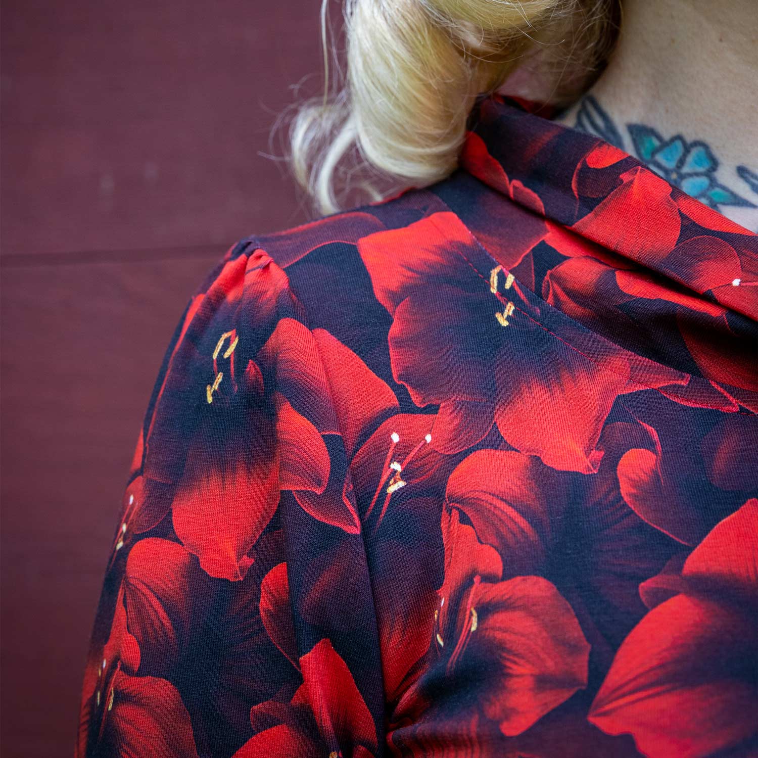 Scarlet Flameleaf Bluse